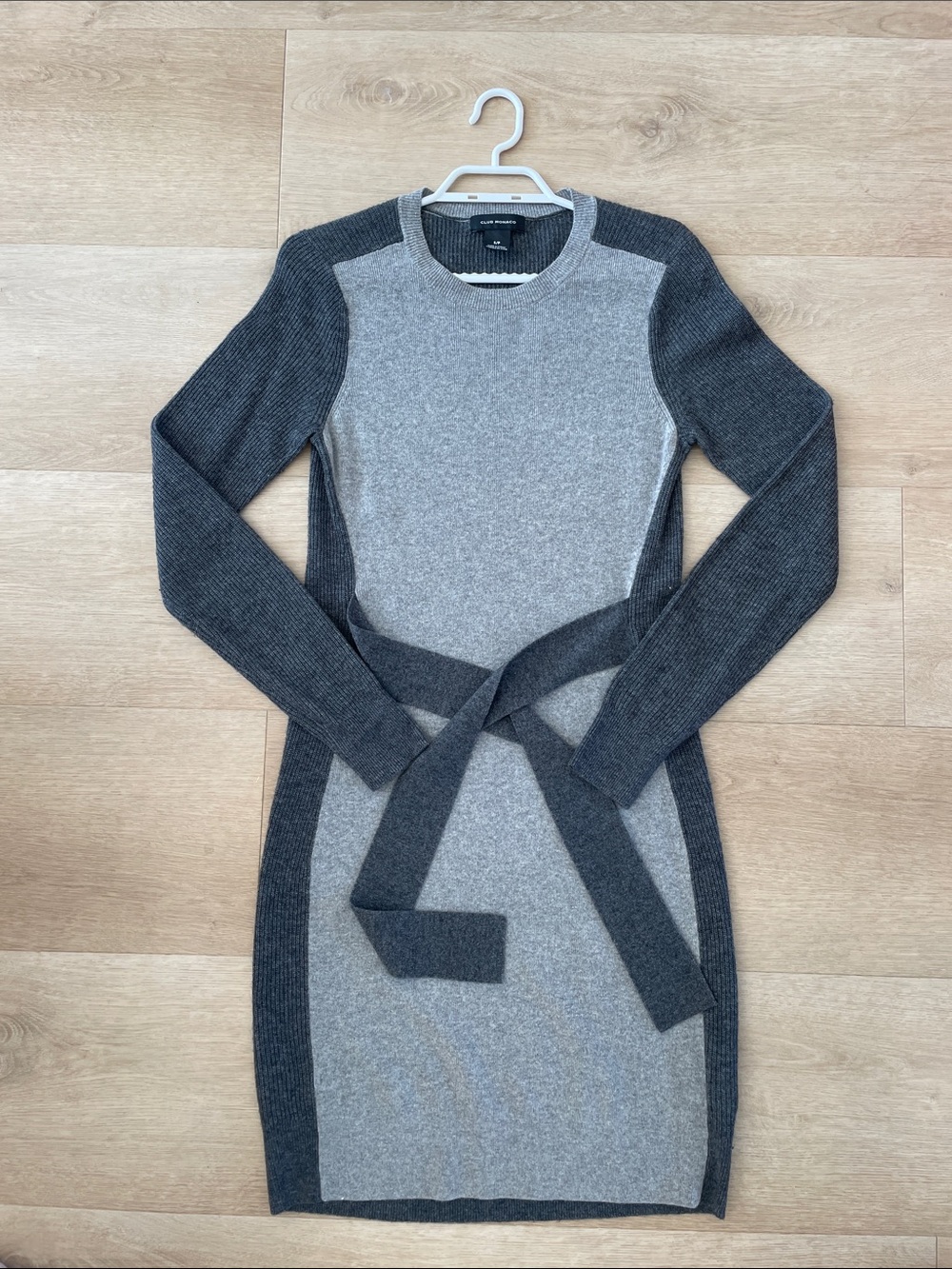 Club Monaco Two-Tone Gray Long Sleeve Belted Knit Dress